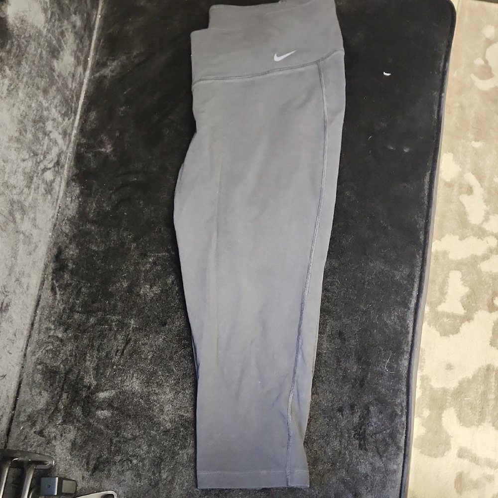 Nike Capri